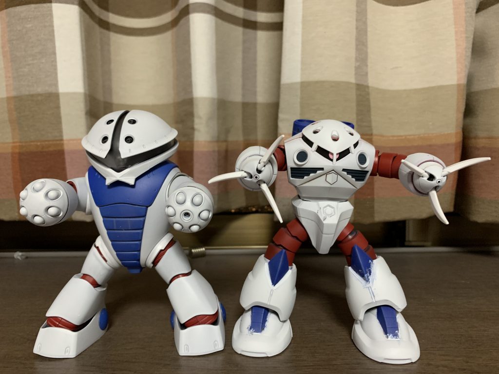 アイコンにも使ってるズゴックも隣に並べてみました。初塗装の機体なので失敗してますがこの配色かなり気に入ってて今後もジオンMSの塗装には積極的に活用していきたいと思ってます