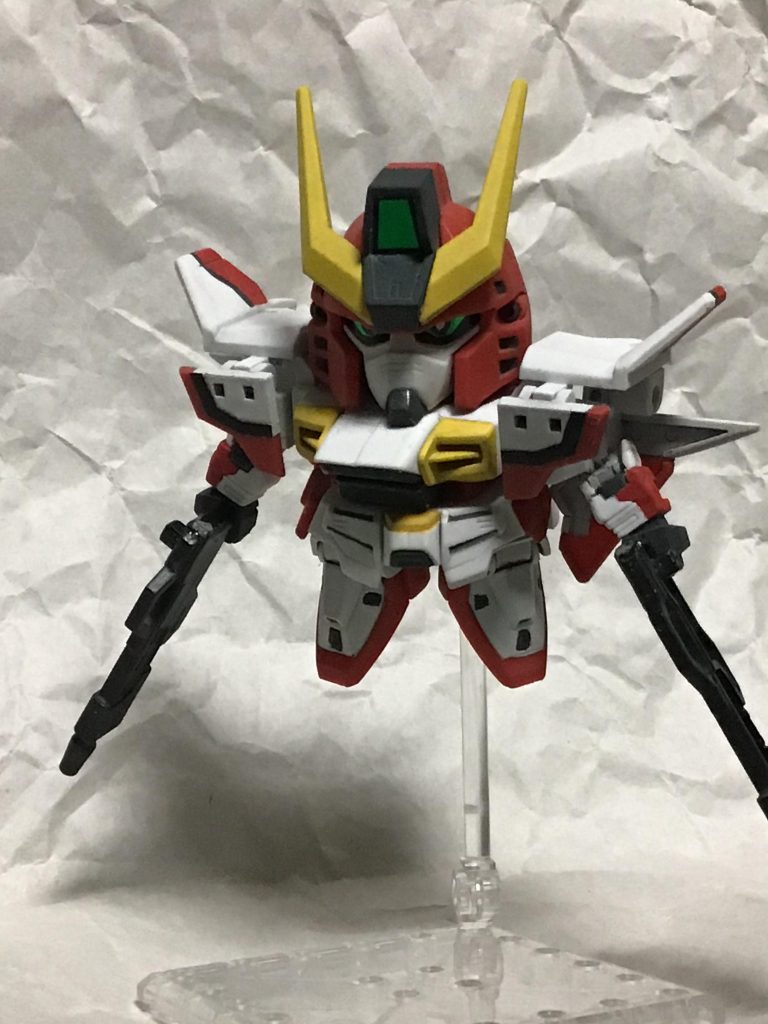 瞳はちーびー戦士(たぶん)のシールをスキャンして印刷したものの白目を大きくして、両面テープで貼りました。