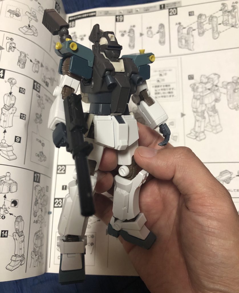 プレバンでナイトシーカー発表の時からイメージした通りにできましたが、サンダーボルトジムの確保に苦労しました・・・コミック版キットだったので関節シーリングが茶色だったのですが、いいアクセントと感じそのまま利用しています