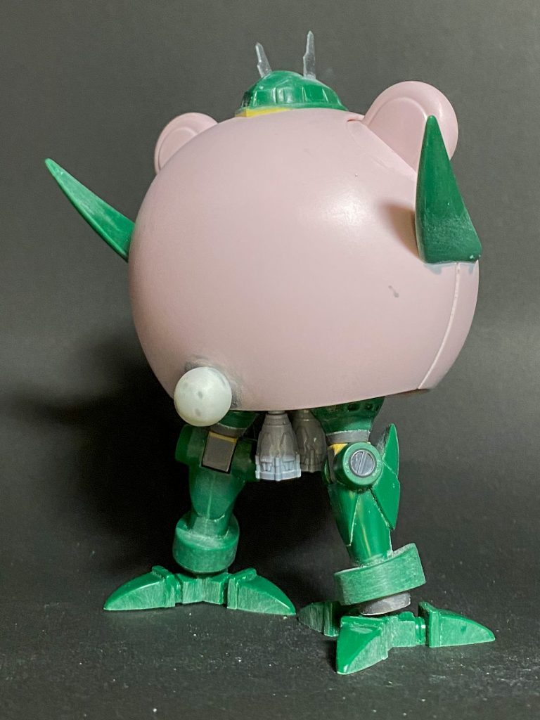 膝関節のポリキャップをWAVEのポリキャップと交換して、プラサポを加工して隠しました。バーニアはバンダイのビルダーズパーツ。後頭部にしっぽを付けました。