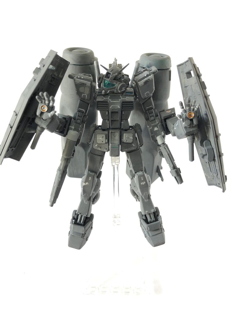 頭部に軽微の損傷を受けたことでガンダムタイプであることが露見ジオン兵たちはパニックに陥り激しい戦闘となったレンジ伍長はこのとき死を感じたことでニュータイプ能力の一時的に向上システムが作動したことで、ジオン兵5機(ゲルググ1、リックドム1、ザク3)を59秒で撃墜したこの時のデータは後にサイコガンダムへと引き継がれる