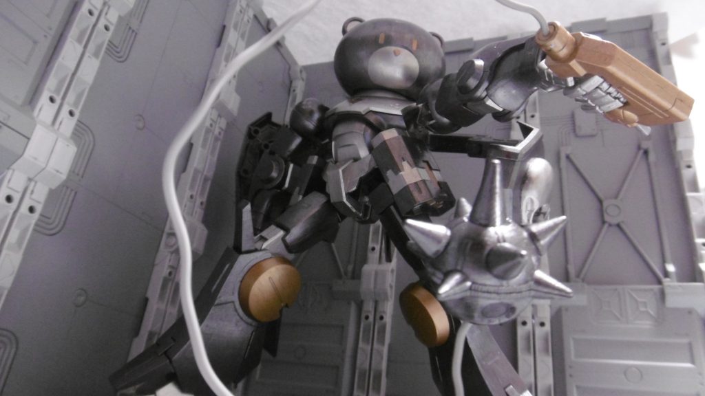 Ｇ－ハンマーをシャープ化していないのは、友愛なるタフッガイの優しさ。元のリード線はとっくの昔に紛失しており、適当なキットから拝借。なぜ友愛かは、それぞれの字を耳の後ろにマーキング。