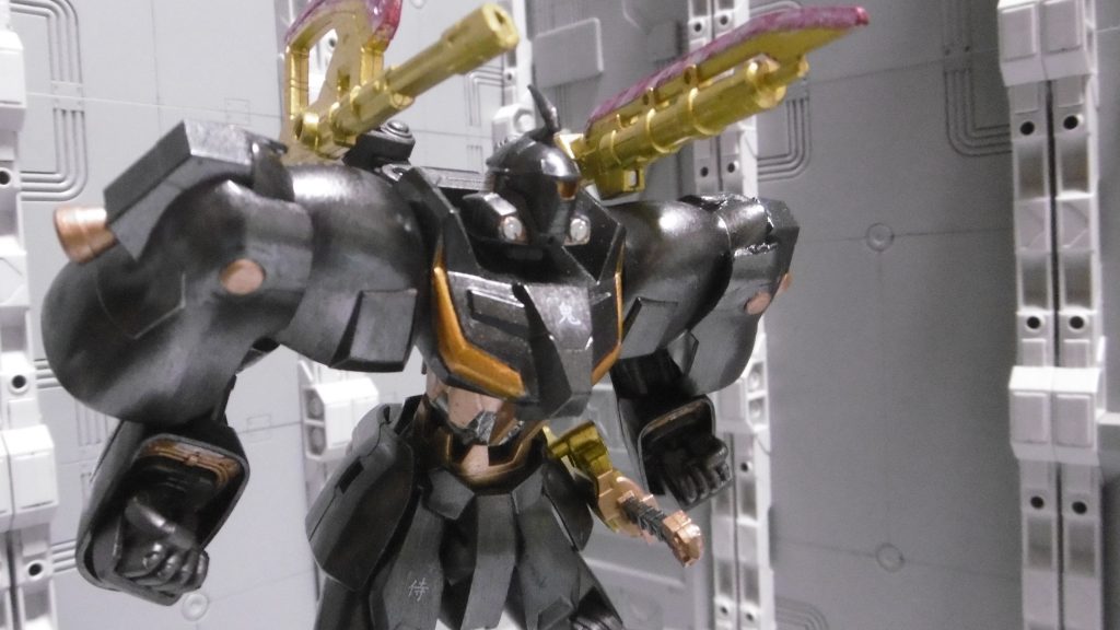 剣と斧は背面にマウント可能で、上下逆に搭載し対空迎撃砲。
屈んだ姿勢なら正面にも撃てますが、メガソニック砲は基本的に併用不可。一応出来なくはないものの、地面に向けて撃たれるため自身が空に打ち上がります。*単独妖怪花火*。緊急離脱には使えるかもしれない。