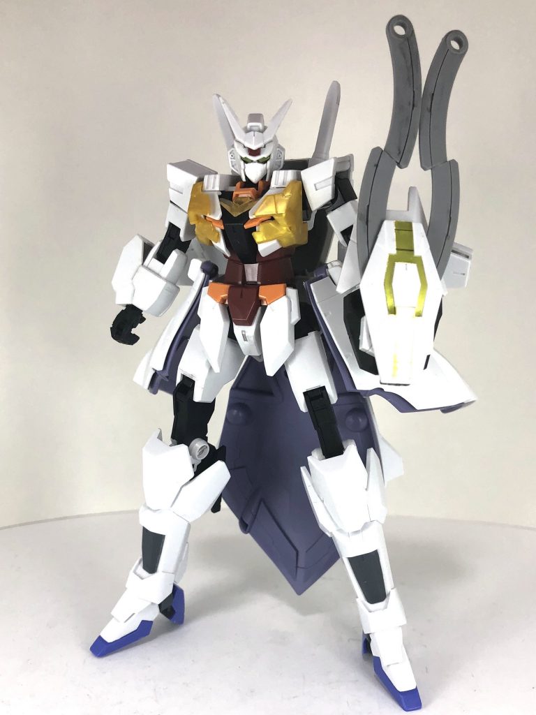 コア・アルテミス。軽量化のため肩アーマーはなし。胸部アーマーの追加。女性的なイメージでスカートとかかとはヒールに。