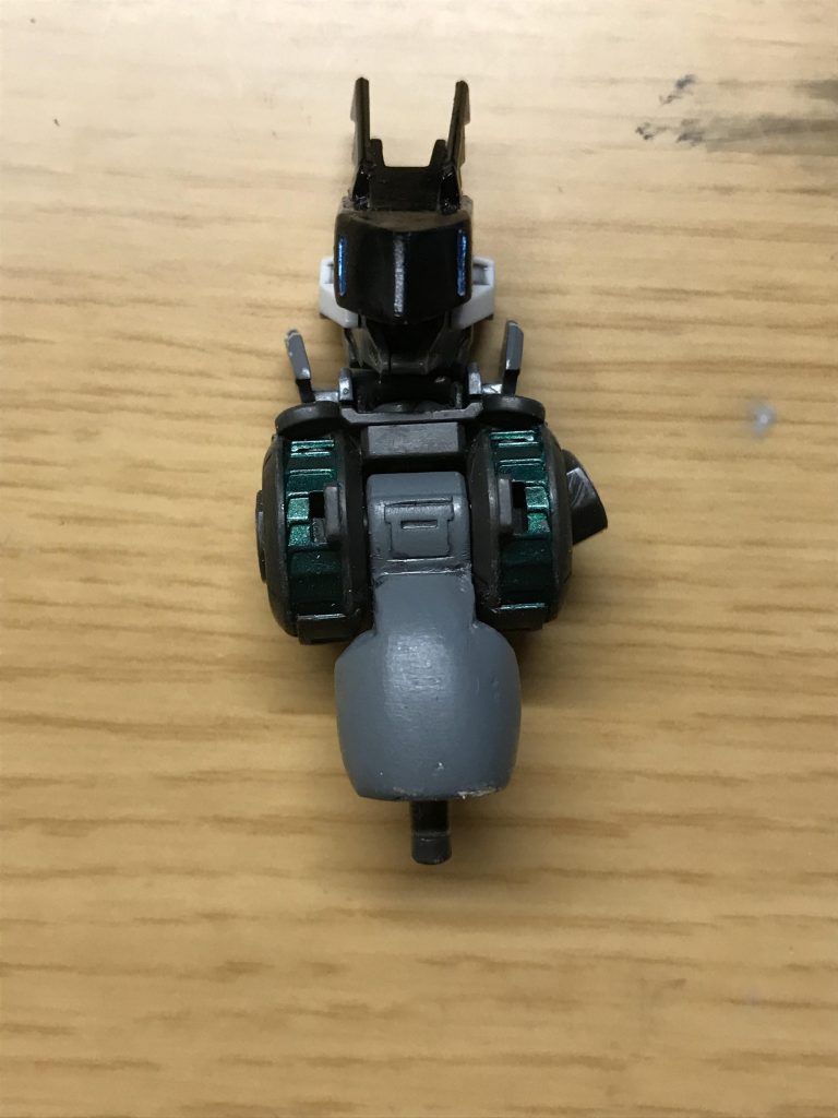 胴部フレームはパテで整形しました。