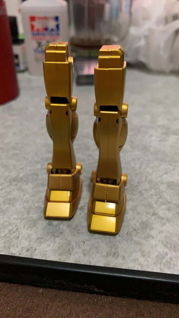 合わせ目はばっちり残ってます笑
何度やってもうまくならないキャンディ塗装