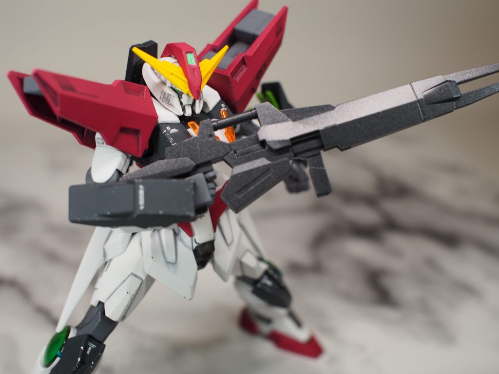 ダブルオースカイのGNライフルも装備。