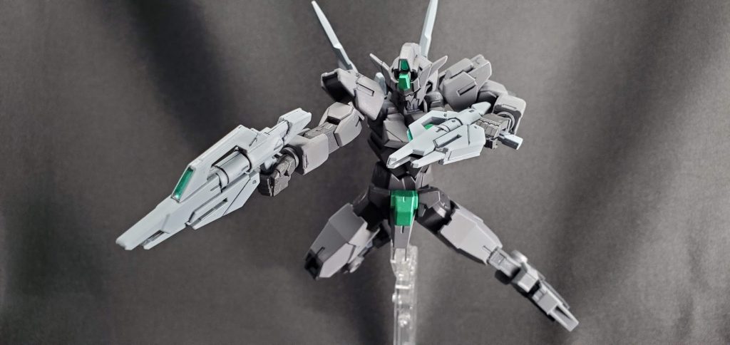 コアガンダムは、ネプテイト(スターゲイザーモチーフ)にたどり着けない機体として、カラーと武装モチーフにノワールガンダムを採用しています。