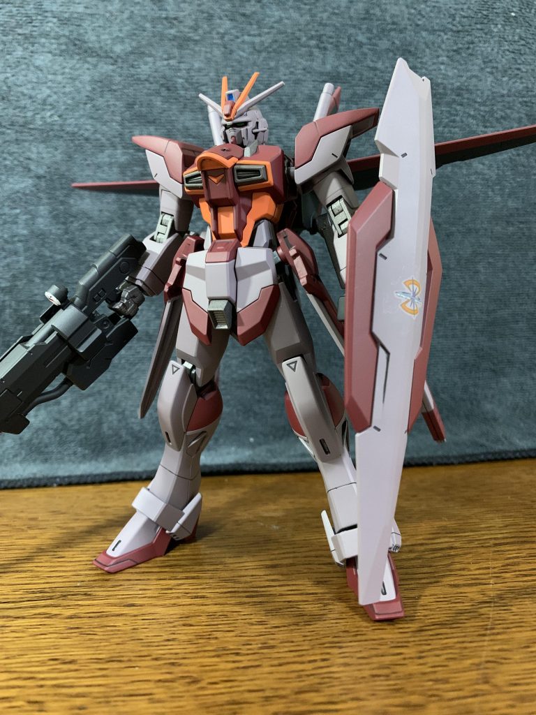 一応はルナマリア専用機の予定で作りました。 シルエット換装を行わずともフォースの機動力にブラストの火力、ソードの突貫力を得た、いわば扱い易い?デスティニーインパルスといった感じです。
    +