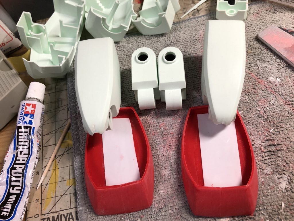 補強を入れながら組み立てます。