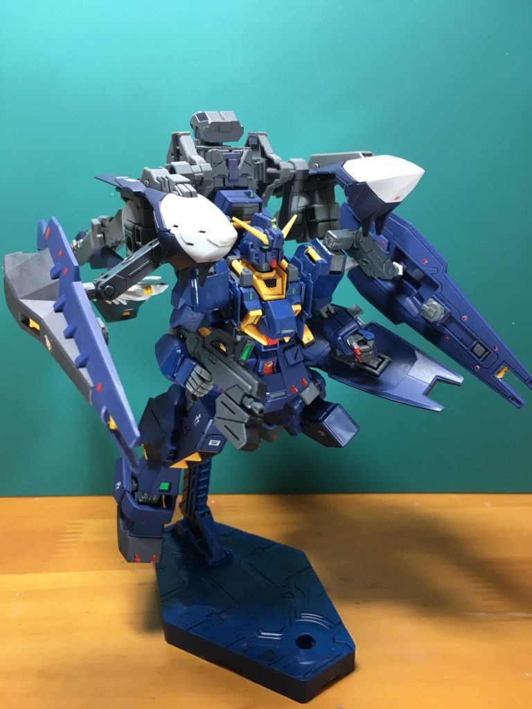 　アドバンスドヘイズル素体＋プリムローズ(実戦配備カラー)で。サブアームと両肩からのアームでシールド・ブースター4機装備。 