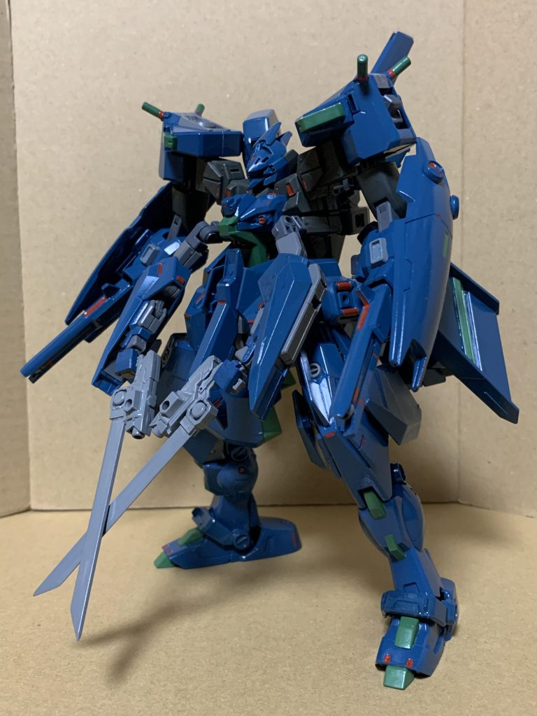 ○A.R.B.A type-μ
ハンドガンサイズに切り詰めたエーテリックライフルに高速振動剣をマウントした装備。格闘用武器としての性能を重視した仕様で、近接戦で魔導障壁を排除後に近距離からの連続射撃で古操兵を制圧する。
○エーテリックメガランチャー
機体の両肩から副腕として固定装備されている高火力火器。古操兵との戦闘よりも、主に遠距離からの狙撃で施設などの破壊に使用された。