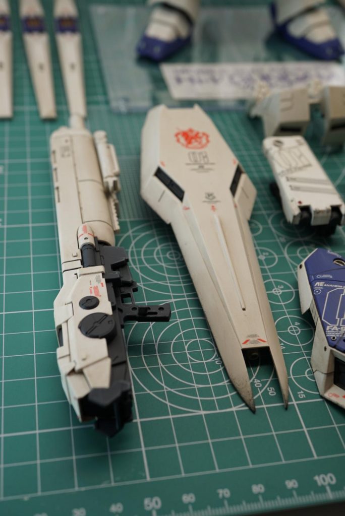 MG Hi-νガンダム–3枚目/制作者：かりんとう