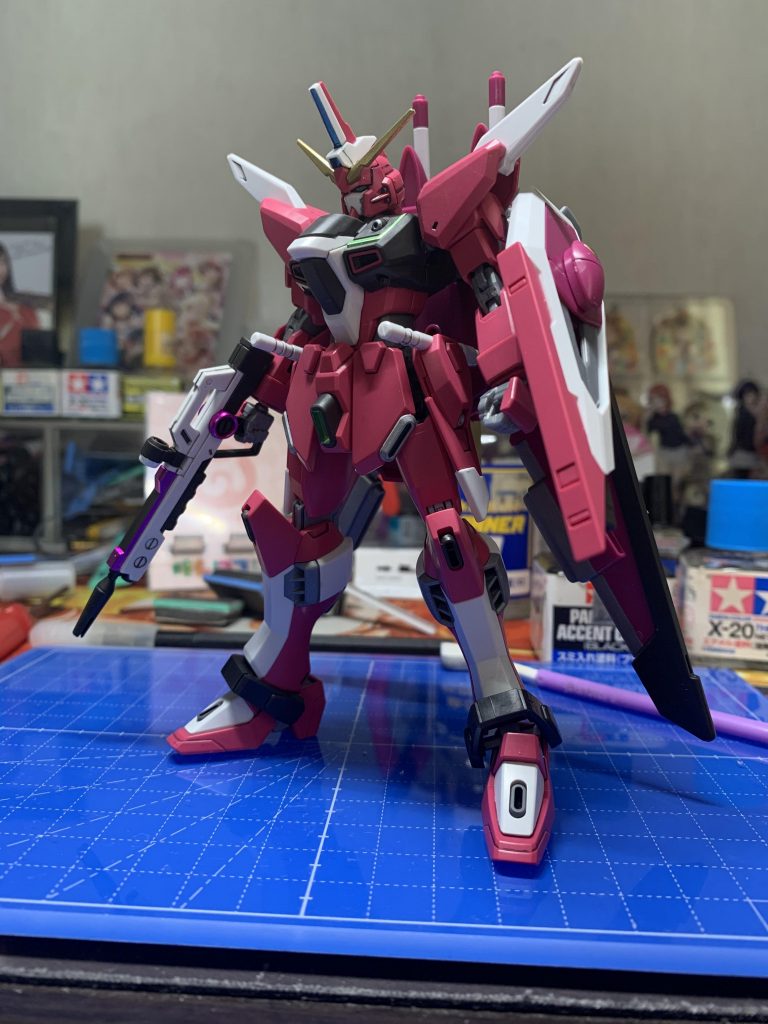 遂にHGCEにてキット化してくれました。何回ホビーショーのアンケートでHGCE化希望！って書いたことか…今回は1部パーツをメタリックカラーで塗装してます。
    +