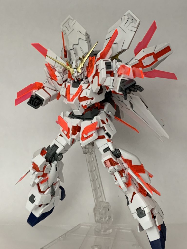 コロニーレーザーを防ぐほどのサイコフィールドを形成したユニコーンガンダム1号機の結晶化現象を再現すべく、サイコフレームを増設しているのだ。