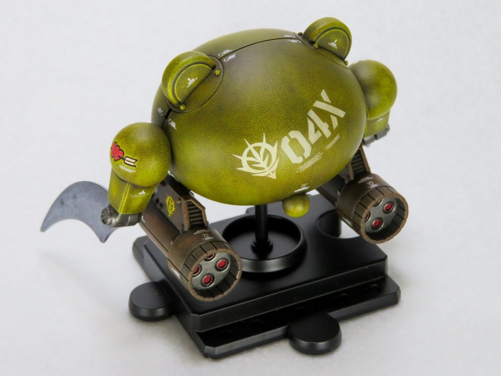 ウェザリングカラーのグランドブラウンでウォッシングすることで、スミ入れ・フィルタリング・ウェザリングを一気に(一石三鳥w)やっています。