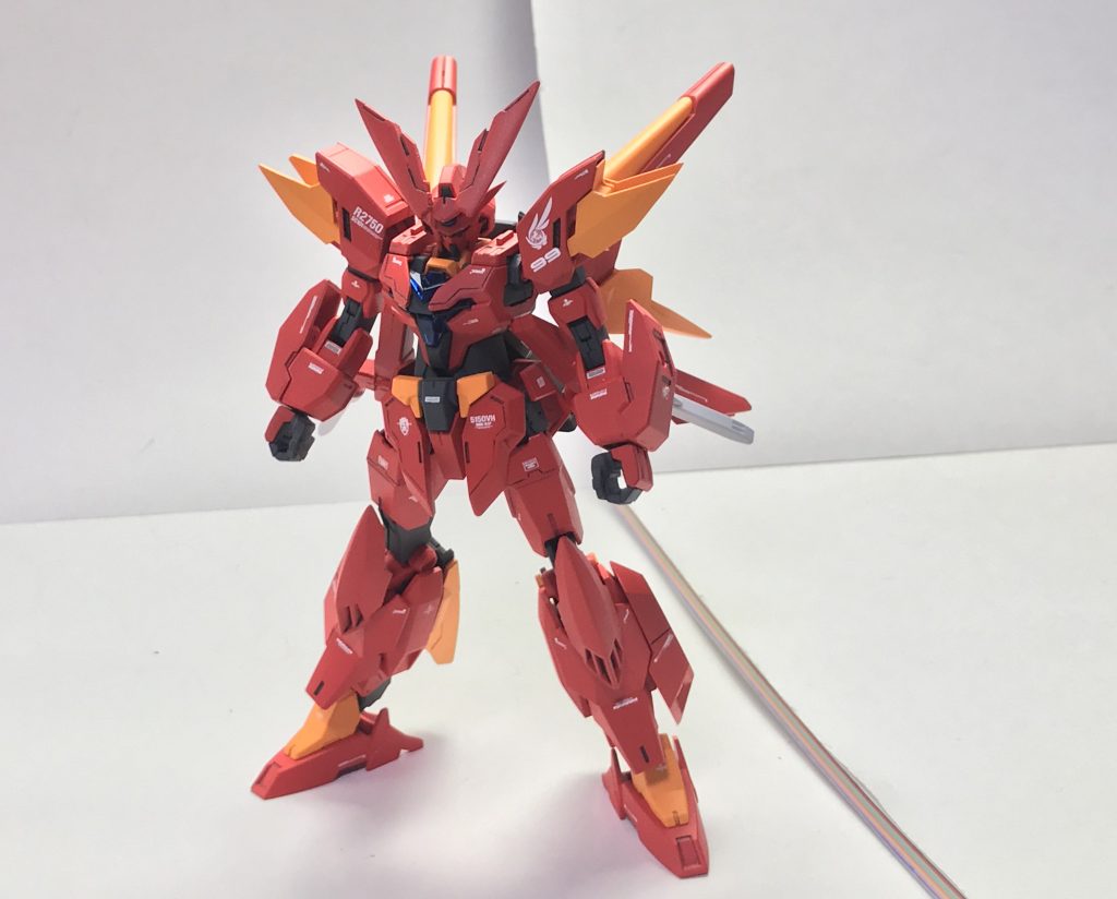 P9アーマー装着形態。本機の特異性は四肢を換装するプラネッツシステムと呼ばれる独自機構を採用しながらも、その共通部分となるコアガンダム本体に大きな改修が行われていることである。それらは参照したデータの中にあった全ての装備と干渉し、事実上プラネッツシステムが使用不可能となる制約を課されることになりながらも、引き換えに得たものはV2ガンダムが持つミノフスキードライブであった。