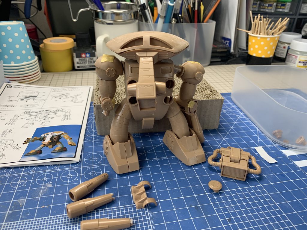 ポロポロ崩れていく仮組み...