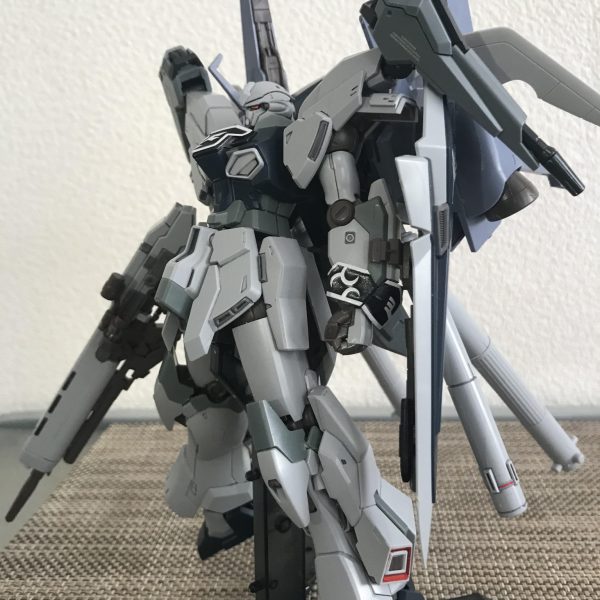 シナンジュ・スタイン対フェネクス高機動戦闘装備