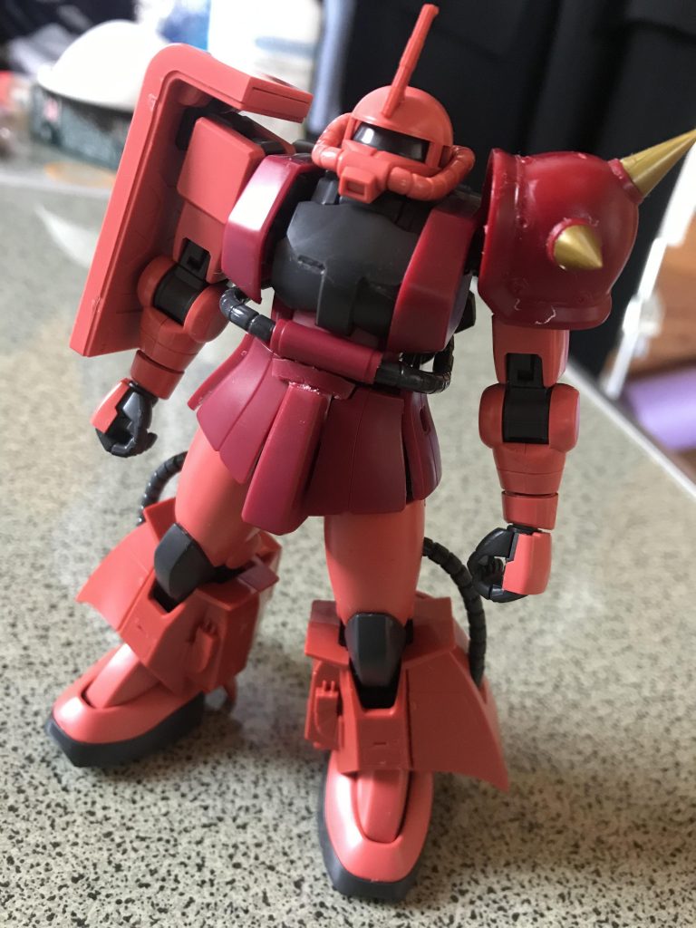 ミキシング後の第一段階
前面における改造点は以下のとおりです。
・頭部アンテナの変更
・胸部、脚部の動力パイプの変更
・サイコ・ザクの物へ、ショルダーアーマーを変更
・胸部アーマーの加工
・フロントアーマーの形状変更
・膝下部のアーマーを高機動型ザクの物へ変更