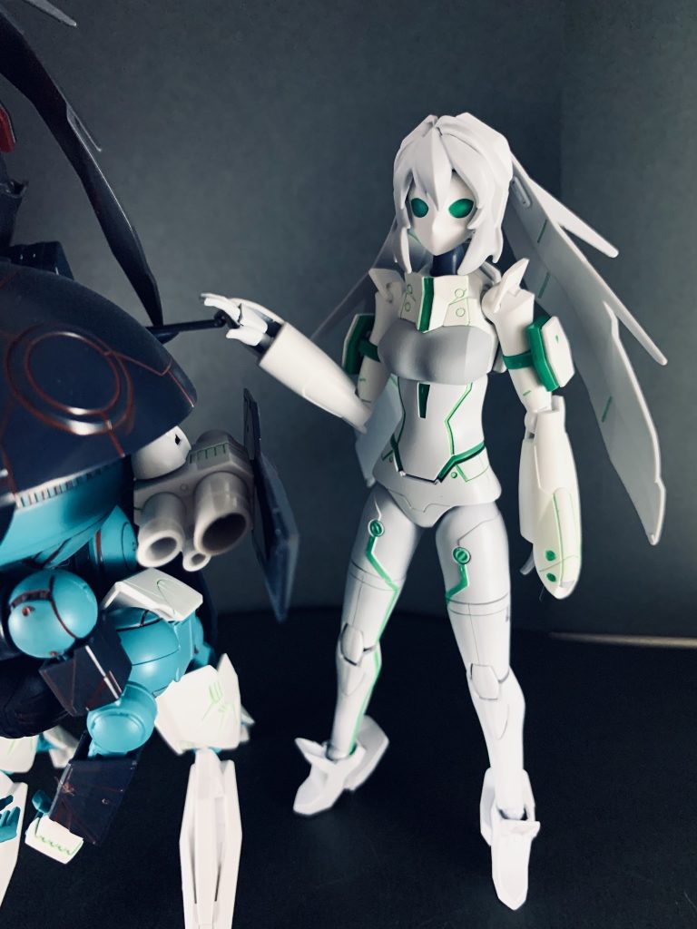 優しく手懐ける白メイさん