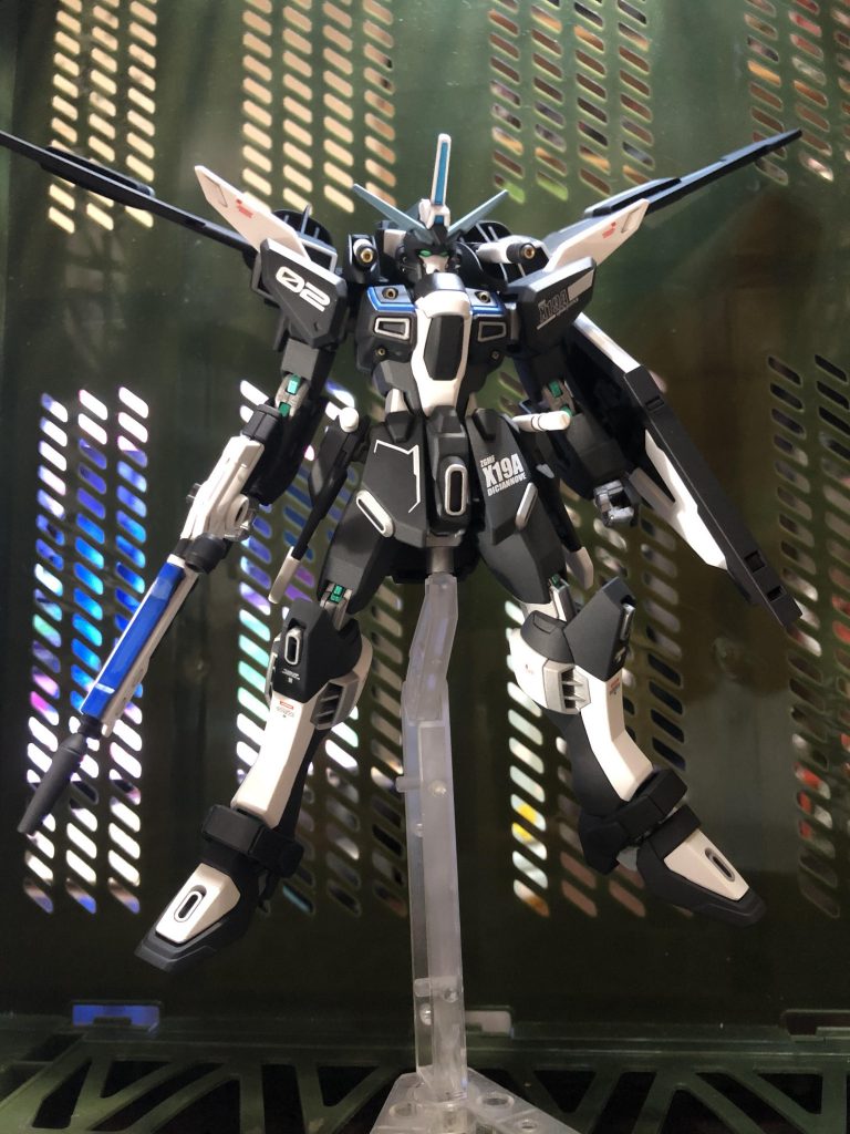 原因不明の空間転移により、いくつかの平行世界が一つになった世界。
ロンドベルと協力関係にあるザフトから技術協力によりストライクフリーダムとともに配備された機体。
パイロットは
ロンドベル治安維持遊撃部隊
特殊戦略作戦室機動9課所属
マサキ.ハヤト少佐
ハイパーデュートリオンエンジンとサイコフレームの融合に成功している
という妄想3号機であります✨