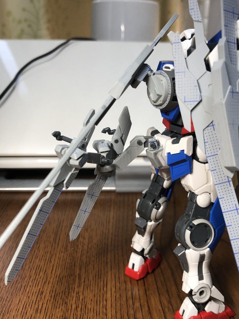 武器マウントはKPSランナーを利用して、保持力を持たせつつフレキシブルに動きます。