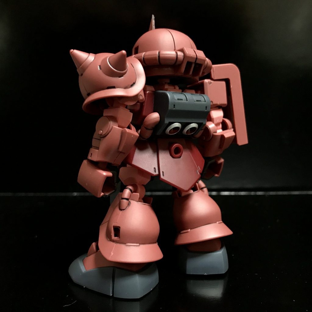 細かくいうと、スラスターはシルバーで塗りました。ザクはSDになっても、後ろ姿もカッコいいですねー(^^)