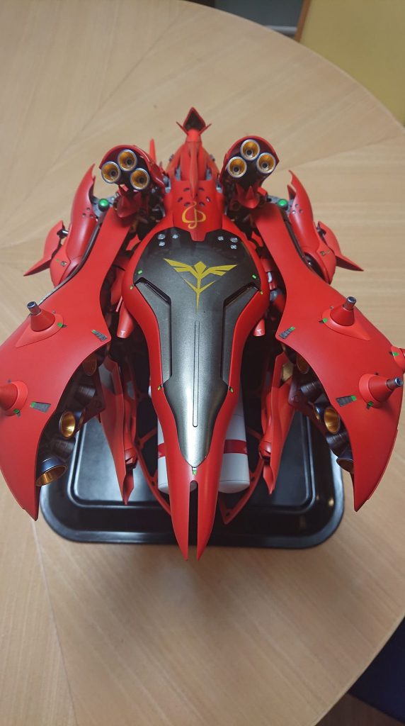 しかし自重のために変形する度にどこかが壊れていく…。