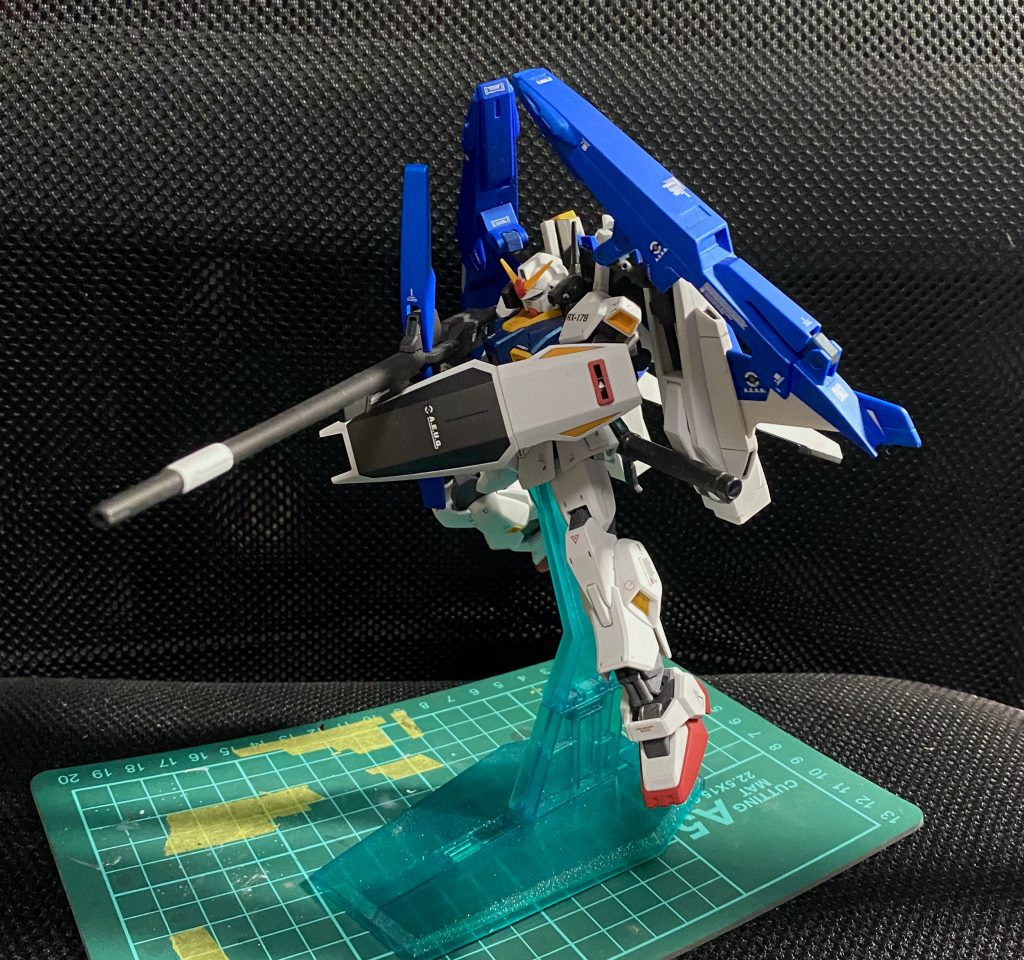 射撃･:*+.\(( °ω° ))/.:+