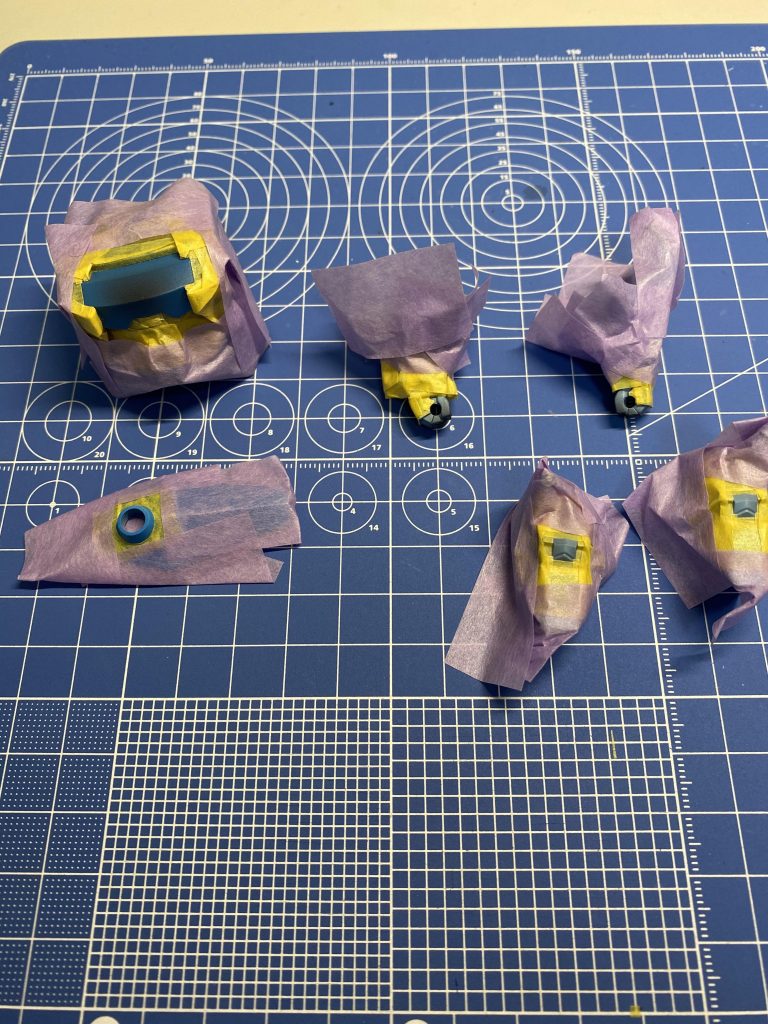 パーツ分割が少ないので色分けは殆どマスキングにしました。