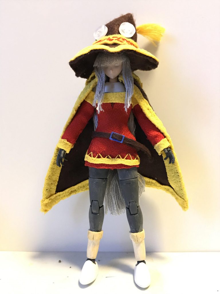 衣装だけで15時間くらいかかりました〜
手縫いなんで〜
ちなみにマントは針金を仕込んで自由に表情出来ます