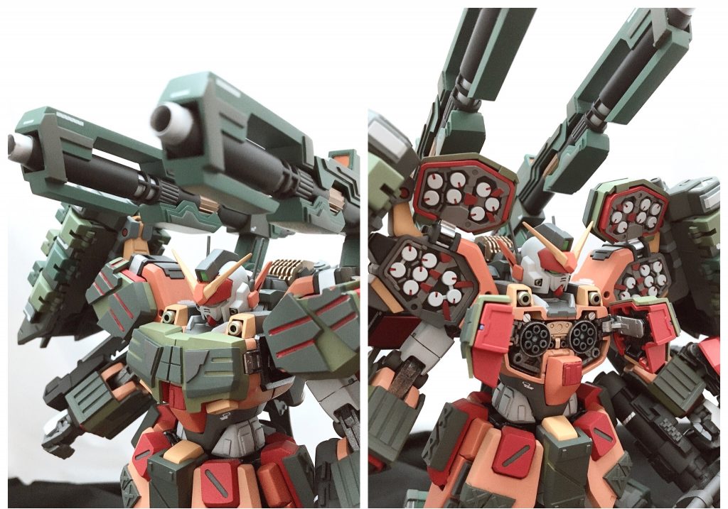 胸部ハッチ及び肩部ハッチの増加装甲を取り付けたまま、ハッチオープンが可能です。