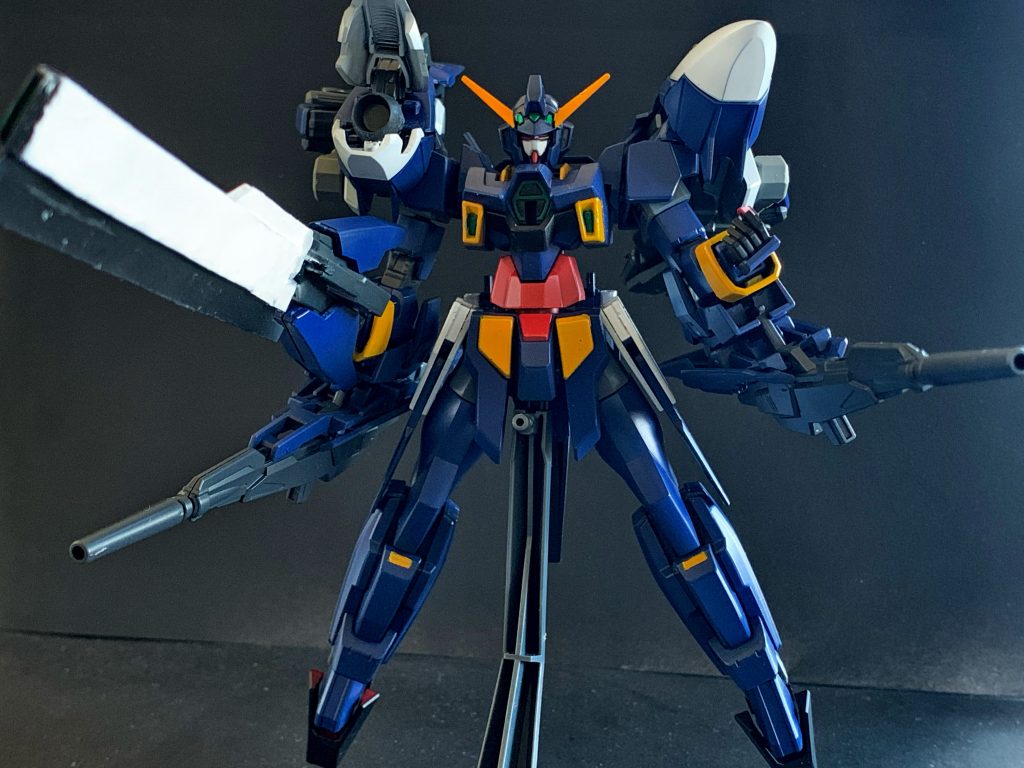 左肩のフルドドにはライフルとの連結機構をオミットした代わりに新たに砲門を備えました。