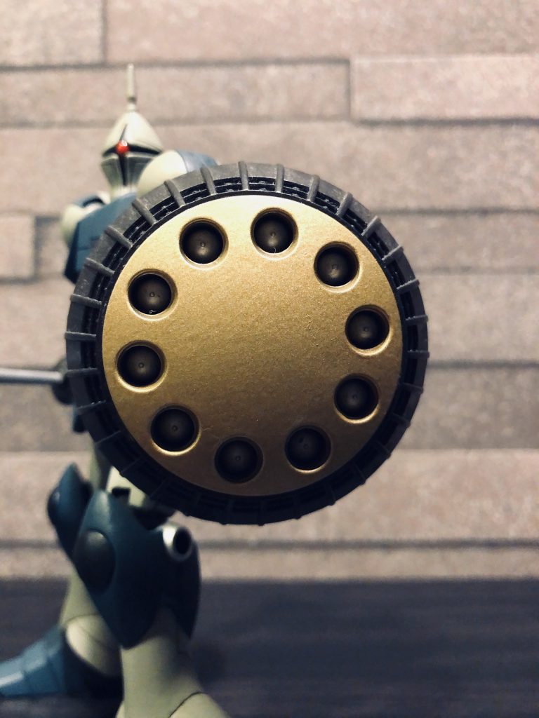 ギャン盾はチタンゴールドで塗装。