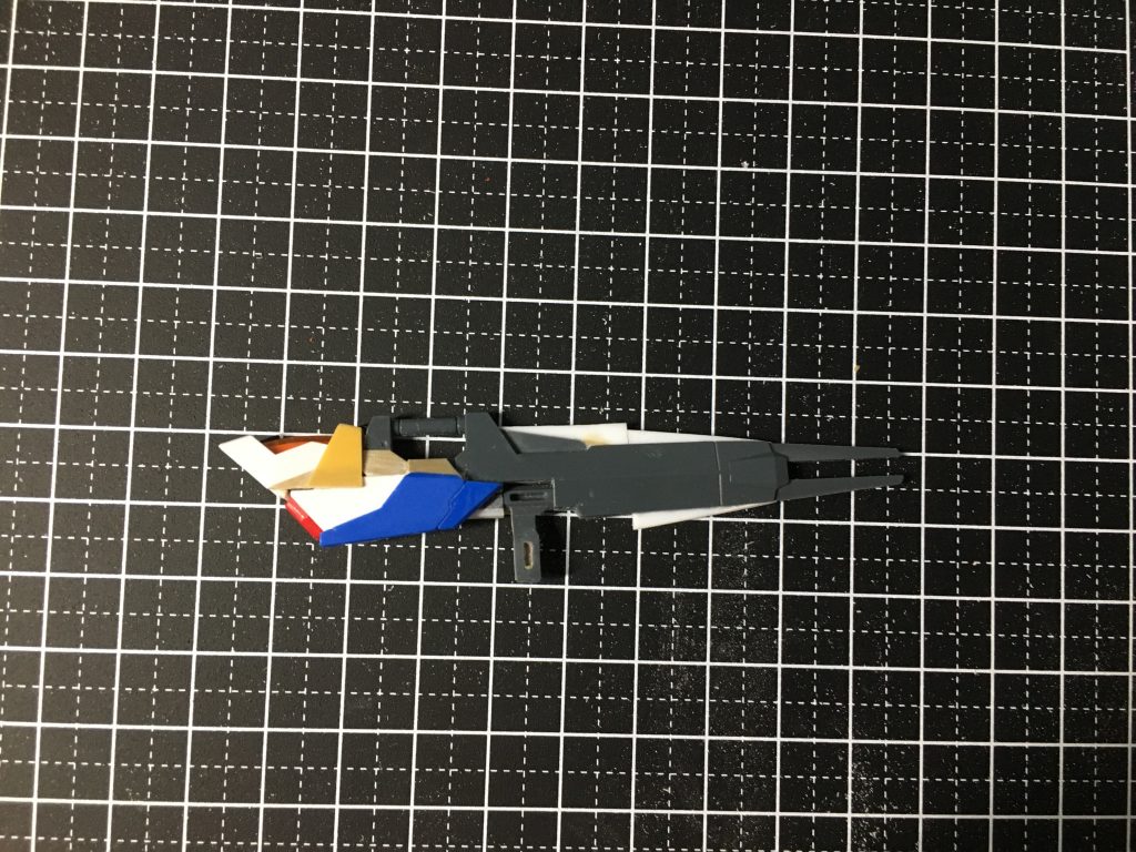 最後に使用キットをば
・頭 アイズ、∀、AGE-2&FX
・体 アイズ、∀、バーニング、RG赤枠
・腕 アイズ、∀、Gバウンサー
・腰 アイズ、ボール、バーニング、スカイ
・足 アイズ、∀、バーニング、ゼロ炎、ストライク(エールストライカー)
・ライフル スカイ、バーニング
・シールド ∀
・サーベル RG赤枠
・月光蝶 Oガンダム
胸以外は割とそのまま使っています