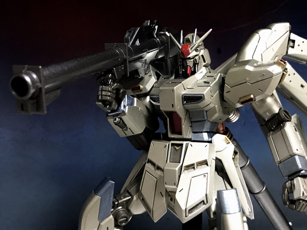 ライフル、バズーカ、プロペラントタンク等も未塗装の設定です(ガンメタルで塗装)。
    +