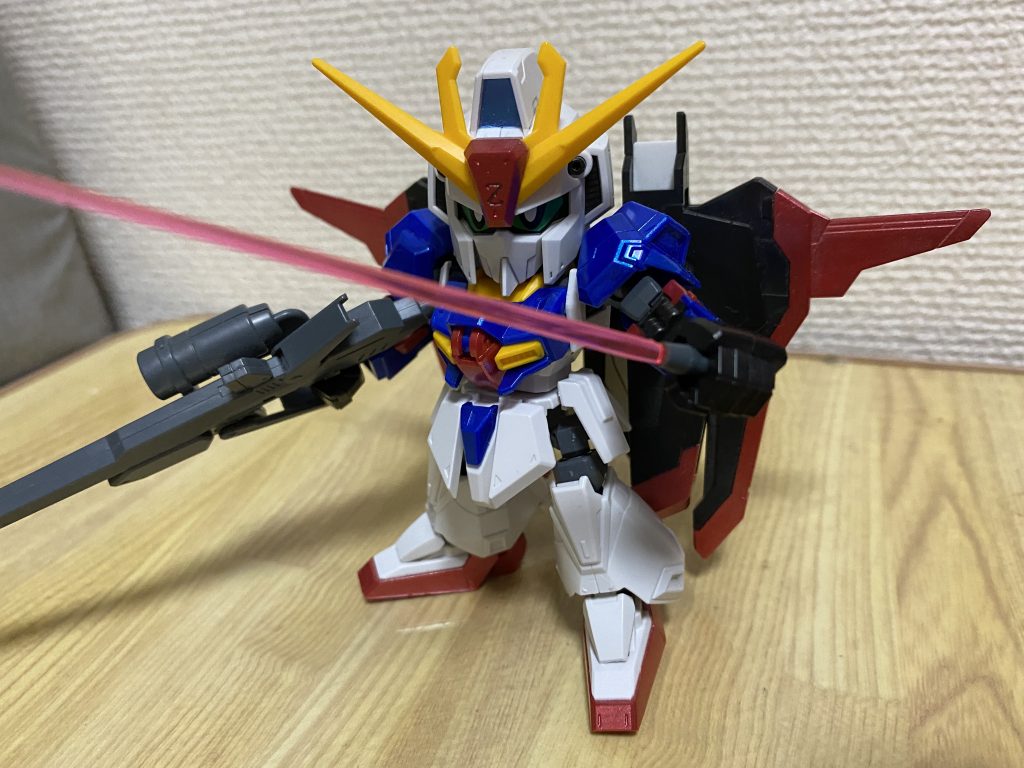 背中はWRから取り替えできます、ビームサーベルは背中の内側に付けてあります。