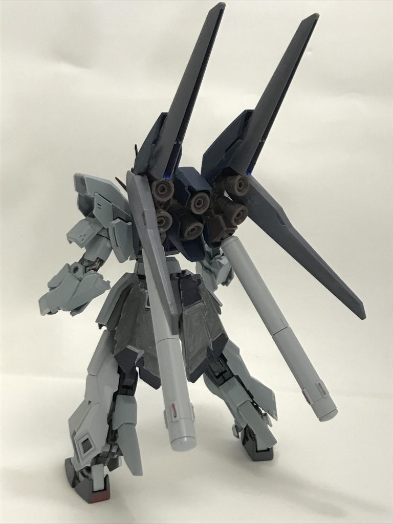 バックです。本機はストライクベースであるため、ストライカーパックシステムを実装しています。そしてこのバックパックはアクセルストライカーという強襲型のストライカーパックです。