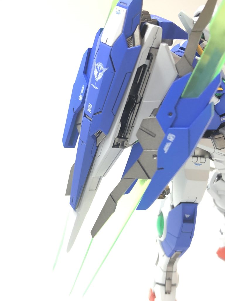 バインダーはバトルブレイドを懸下するために、フレーム部を4mm程延長して可動軸の位置を下方にずらしています。バトルブレイドはネオジム磁石で程よく接続出来るようにしてあります。