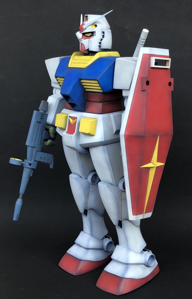 サフ吹いたあとにティターンズブルーで角や凹んだ所にシャドーを入れてその上から基本色を塗ってます。