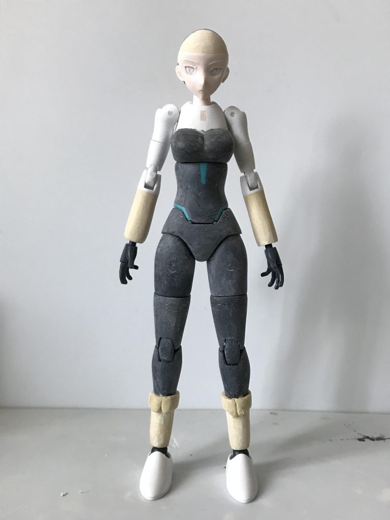 もう散々メイの素組みをご覧になっただろうから、素組みの写真はありません
余計なディテールを消し頭を坊主にしました
ちょっとかわいそうだけど
足先はういにんぐふみなの物を使用