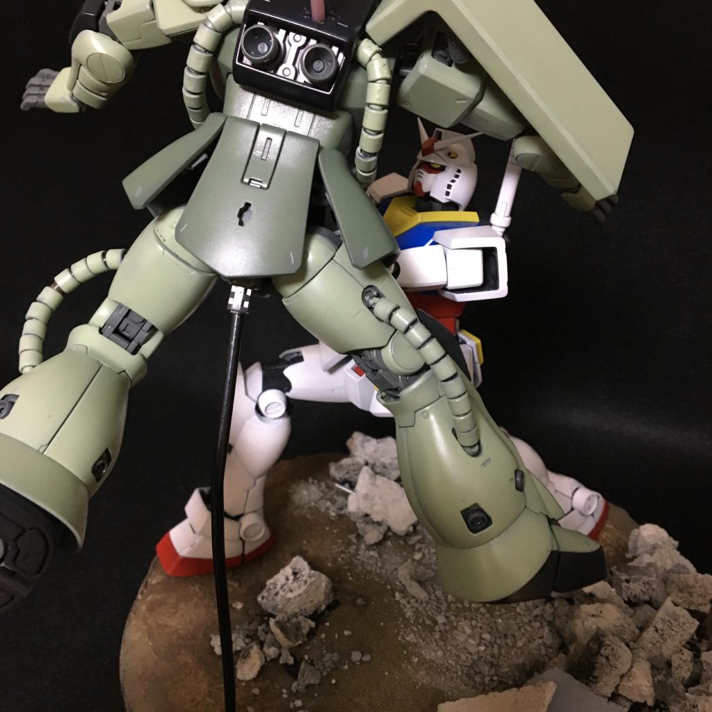 MGガンダムとザクⅡのジオラマ–5枚目/制作者：ogagaga