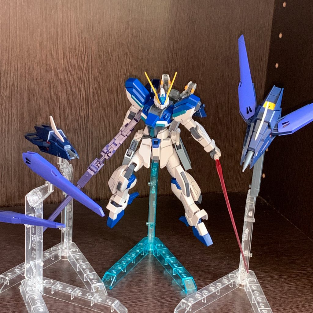 ドラグーンシステム左右のバインダーがドラグーンとして使用可能使用中は機動性運動性が低下してしまう。