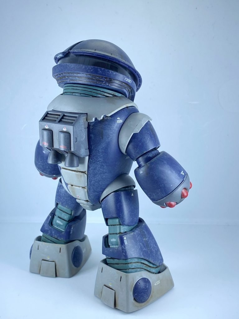 バックショット。カラーリングは、今月のHJの林哲平氏のゴッグの作例を参考にしてます。
    +