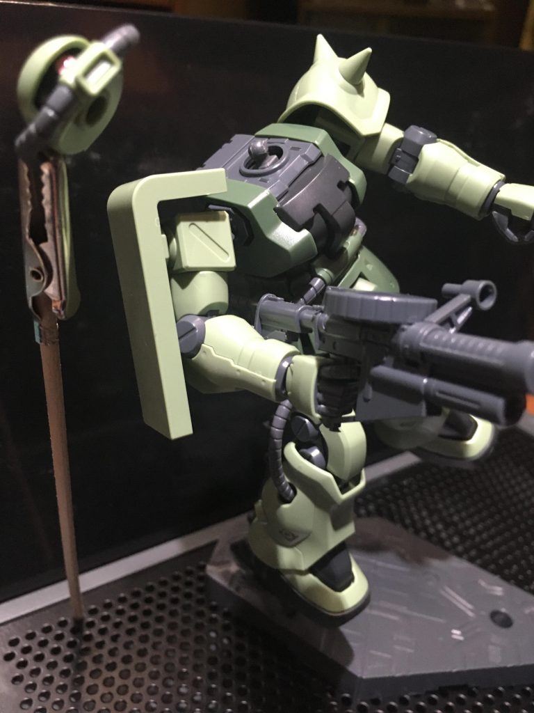 自分でやっておきながらF2ザクにはかわいそうな事をしてしまいました…
あ、こちらはパチ組で墨入れさえしていませんでしたσ(^_^;)