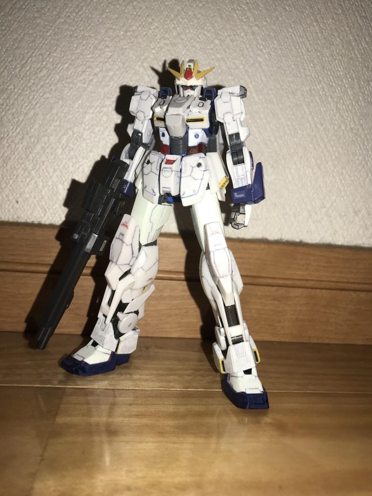 設定は、UC0098頃の民間の試作機です。
胴体はVガンダム、頭・足等はルナゲイザー、腕とくるぶしはディナイアルガンダム、です。
他にも色々と使って完成させました。