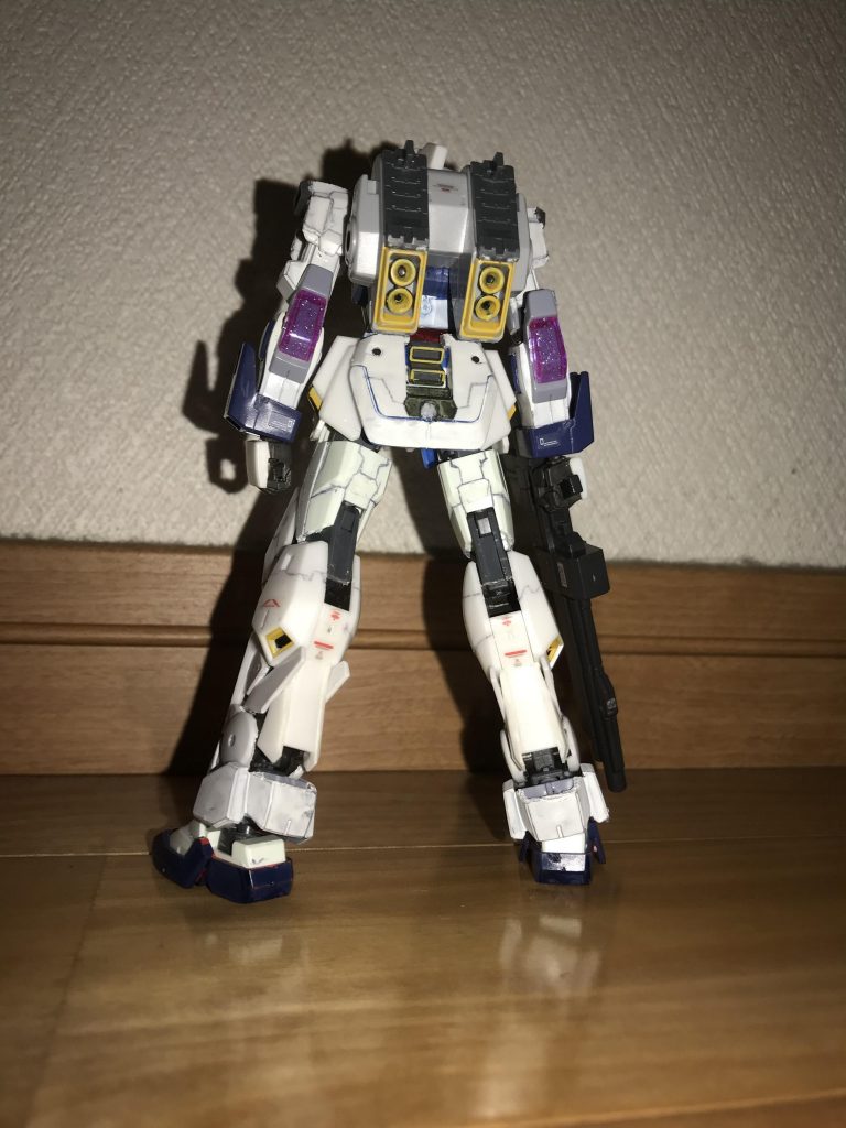 肘のクリアパーツは、Eパックの様なモノです。