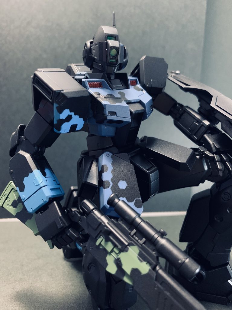 腕にマスキングの残りがありますね^_^
もっと色を残しても良かったんですが、ただのヘックス迷彩になりそうでやめました
いつかリベンジします！