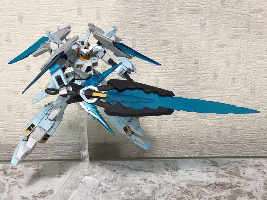 改修は腕の合わせ目消ししかしていません実は脚部をつや消しトップコートを塗装している時塗装ブースの塗料ミストに落としてしまい、顔面鬼トランザムしながら塗装し直しました...